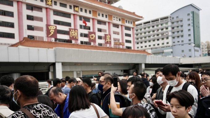 农历新年 | 深圳预计初三至初五为陆路口岸客流量高峰 罗湖单日最高可达24万人次