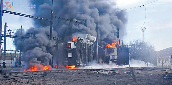 烏克蘭西部克拉斯涅火車站周一遭俄軍襲擊。