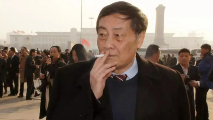 宗庆后被指生前是一名重度烟民。