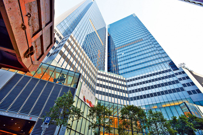 九龙贸易中心（KCC）B座31楼全层，月租逾76万。