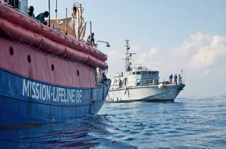 意大利新成立的民粹派政府驱逐救援船，并矢言不再承担欧盟收容移民的义务。AP
