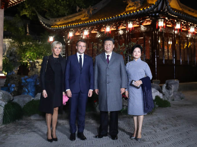 習近平夫婦在上海會見法國總統馬克龍夫婦。（新華社）