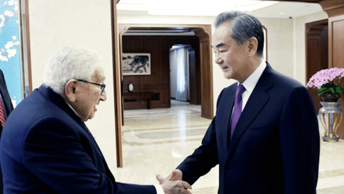 王毅与基辛格会面。外交部图片