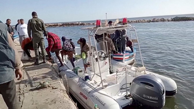 突尼斯海岸防卫队搜救堕海偷渡客。路透社