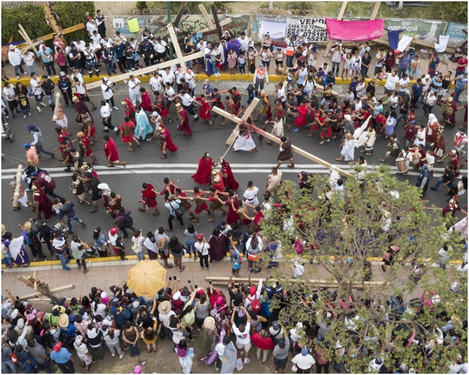 墨西哥舉行耶穌受難日遊行。 AP