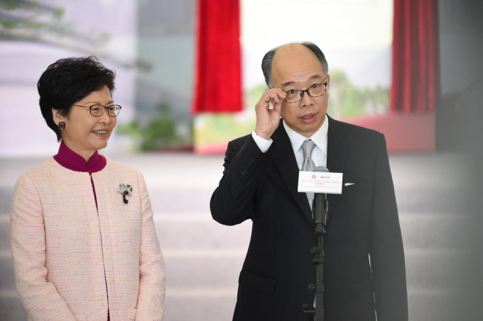 林郑月娥（左）指整个风暴期间陈帆均有出席政府高层会议。