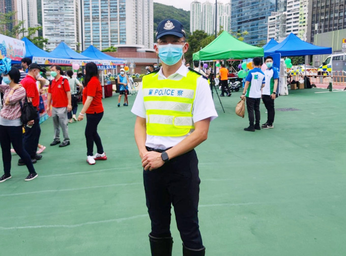 新界南交通部高级警司周毅刚呼吁，市民及踩单车人士守法忍让。