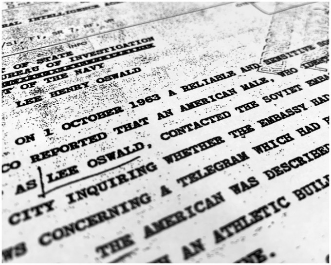 档案指，在甘乃迪遇弑前两个月奥斯瓦尔德曾致电墨西哥城的苏联大使馆，要求取得签证。AP
