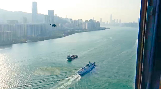 ■驻港部队模拟在本港海域海空搜索可疑船只。