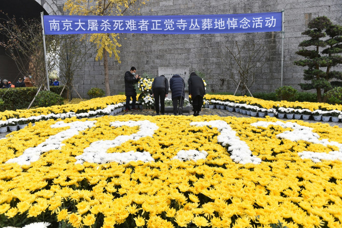 南京群眾悼念南京大屠殺遇難同胞。