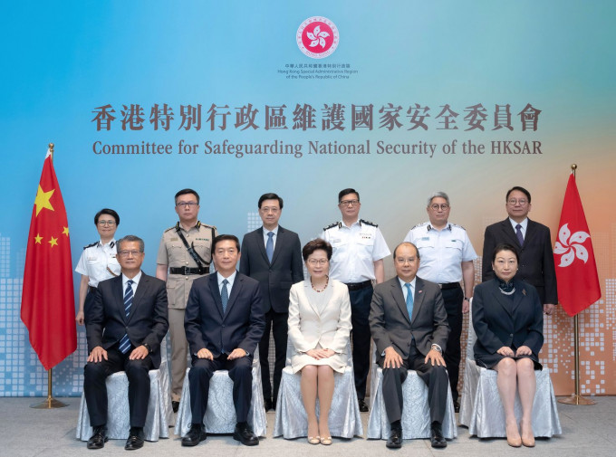 国安委今日举行首次会议，国安事务顾问骆惠宁（前排左二）列席。政府新闻处图片