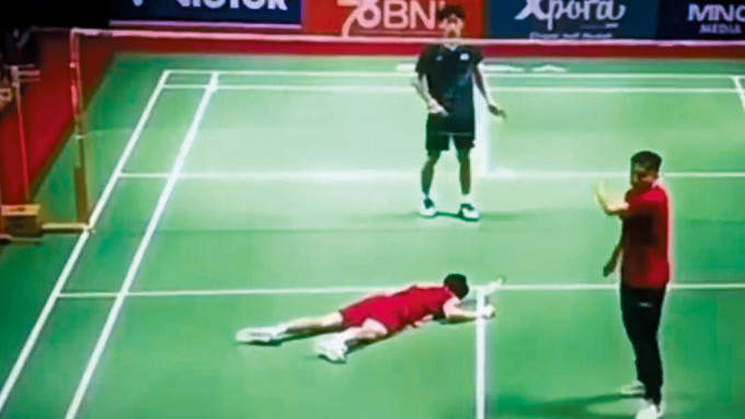 张志杰在比赛期间突然倒地。