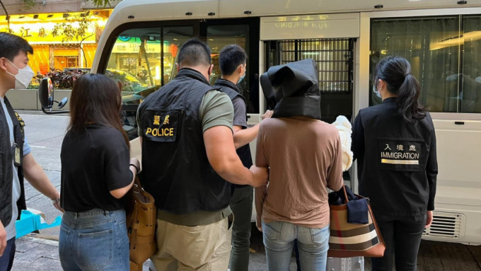 灣仔駱克道「性廈」掃黃 警拘28歲泰國人妖及5內地女