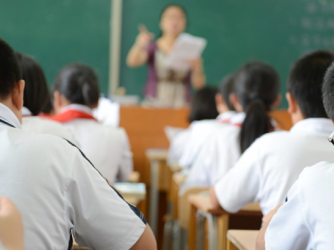 江蘇中學教師因私下為學生補習而被罰。（網上圖片）