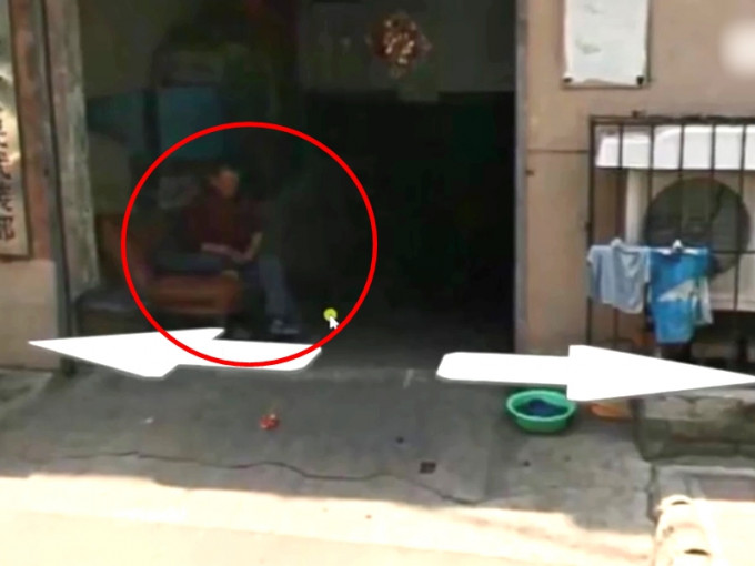 遼寧一名男子查看網絡街景圖時，意外發現亡父身影。 影片截圖