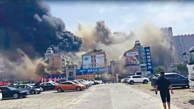 發生火警的杭州建材市場。