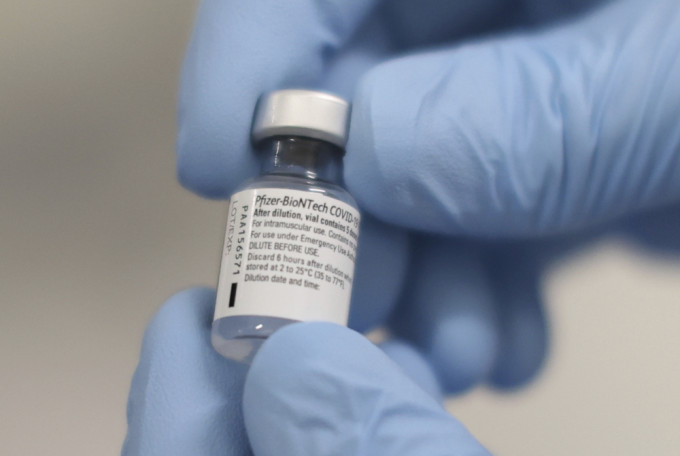 加拿大接收首批三万剂辉瑞疫苗，料周一开始接种。ap图