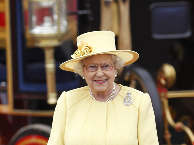 英女皇伊利沙伯二世於周二首次執行君主職務。AP資料圖片