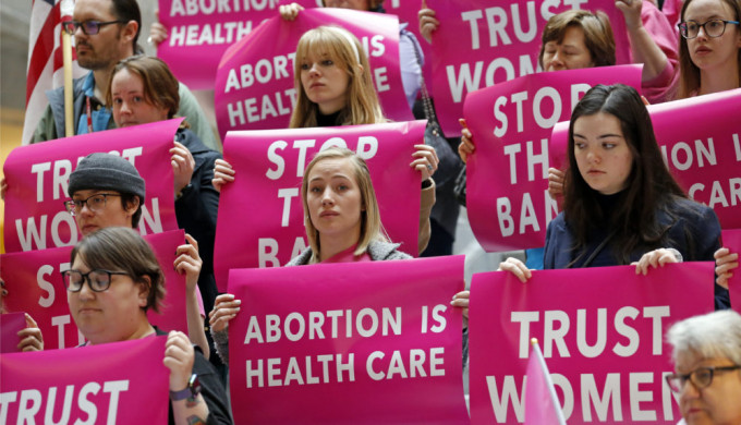 有團體要求保障婦女墮胎權利。AP資料圖片