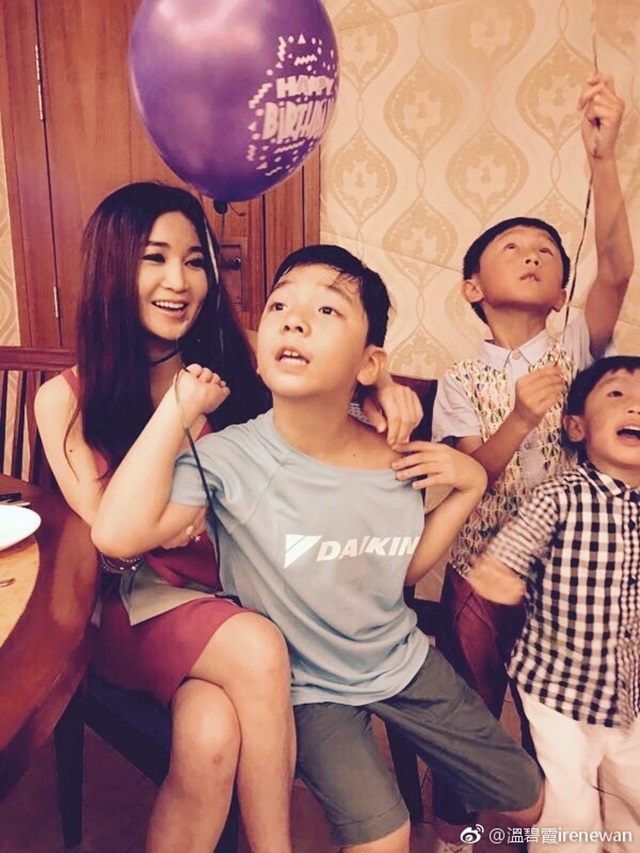 温碧霞生日，养子及几位好友为她庆祝。