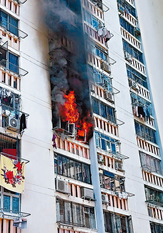 沙田禾輋邨顺和楼1单位失火，火势猛烈。