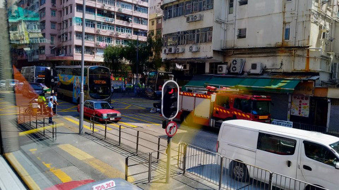消防初步相信火警因电线短路引致，并无可疑。 ‎香港交通突发报料区/网民谭棕泽图