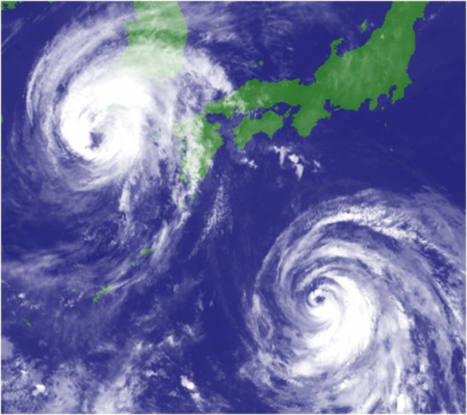 强台风「西马仑」和「苏力」分别会在今明两日移向日本和朝鲜半岛一带。日本气象厅图片