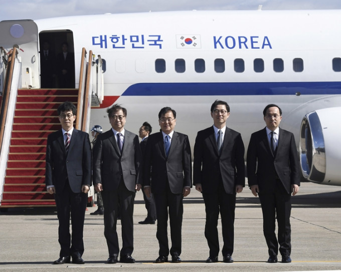 南韩特使团今午2时由首尔出发。AP