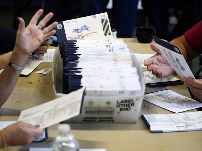 賓州仍有大量郵寄選票尚待點算。AP