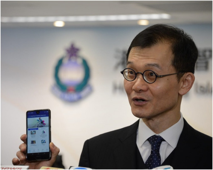 陳天賜呼籲換證的市民可利用手機app先預約。