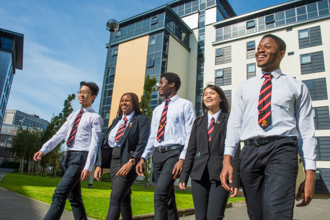 Cardiff Sixth Form College为15至18岁学生提供英国会考及高考课程。（网上图片）