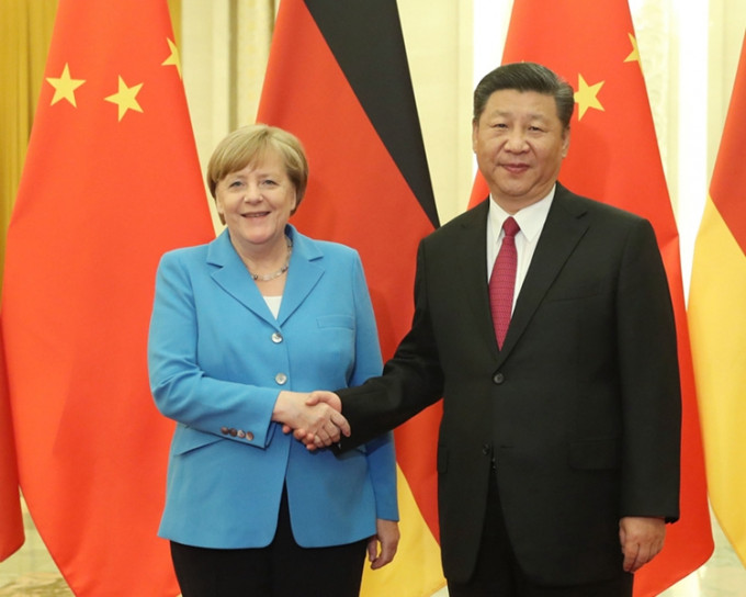 习近平与德国总理默克尔举行会晤。新华社图片