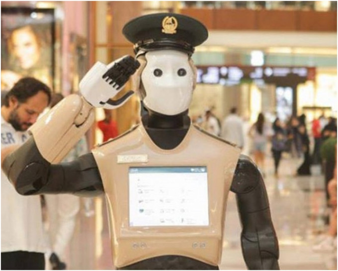 机械人警察身高约5尺5寸，可以辨识人类面部表情。网图