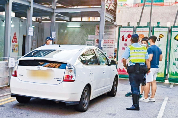 警方進行打擊非法駕駛汽車作出租或載客取酬用途行動。