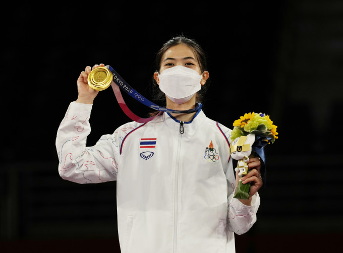 翁巴達拿吉於跆拳道女子49公斤級奪金。AP