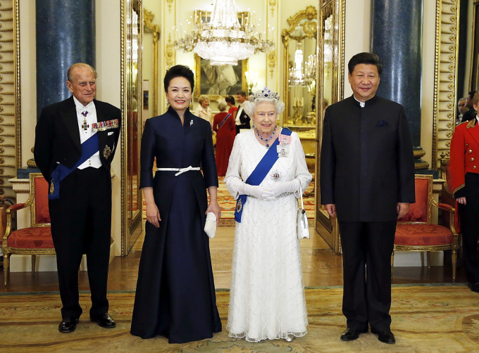 習近平同彭麗媛向英女皇致唁電。新華社資料圖片