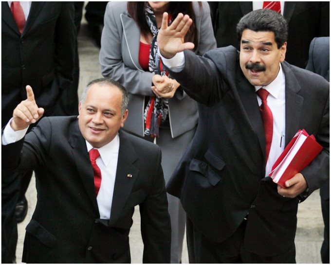 卡贝洛（左）被视为委内瑞拉第二号人物，地位紧次于马杜罗（右）。AP资料图片