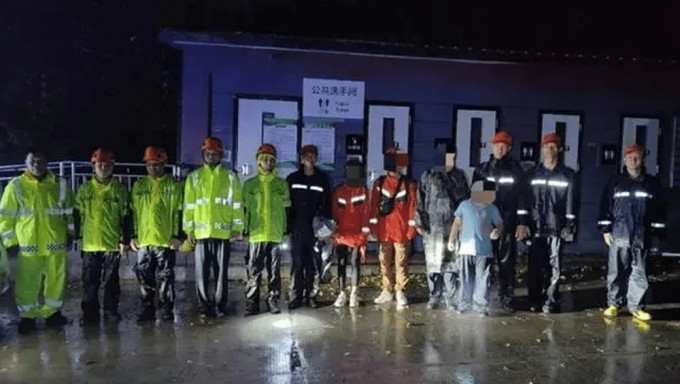 1大人帶3小孩深圳遊，竟在颱風泰利來襲時爬山，迷路受困須由消防深夜登山搜救。