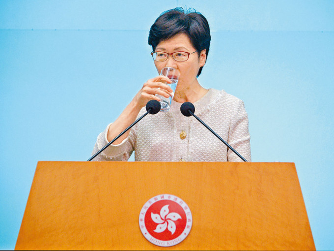 林郑月娥表示，若政党不再进入政治体制论政是「有啲奇怪」。