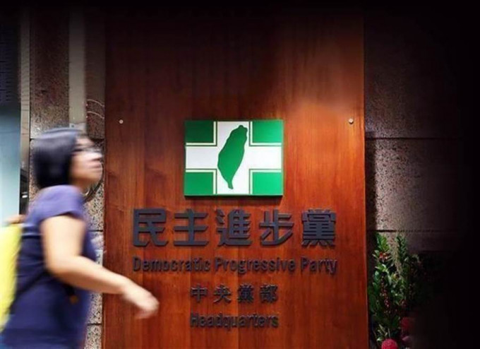 台灣記者鐘聖雄批評民進黨不作為，並非外界想像支持香港。網上圖片