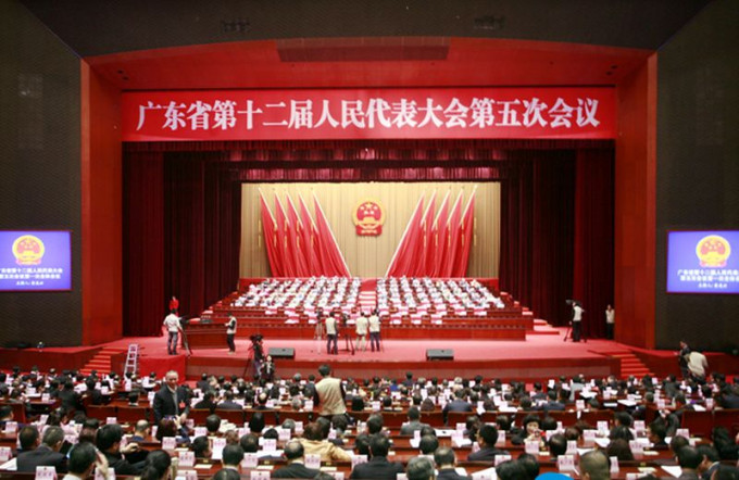 广东省第十二届人大第五次会议早上在广州举行。图：南方网