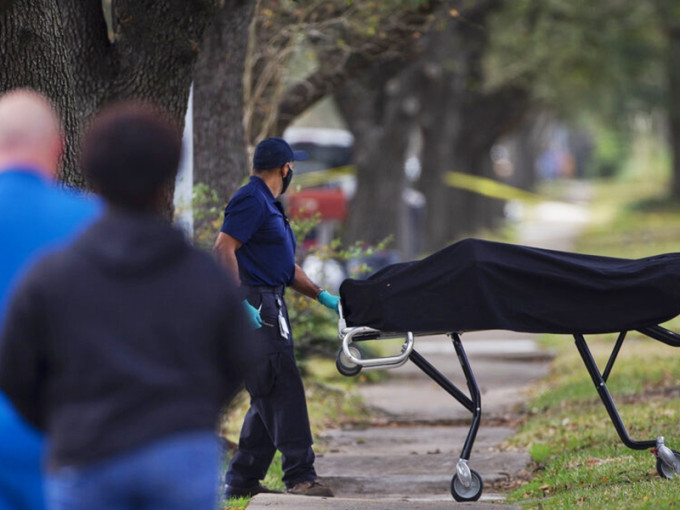 美國德州休斯敦市發生嚴重槍擊事故，4人身亡。AP圖片