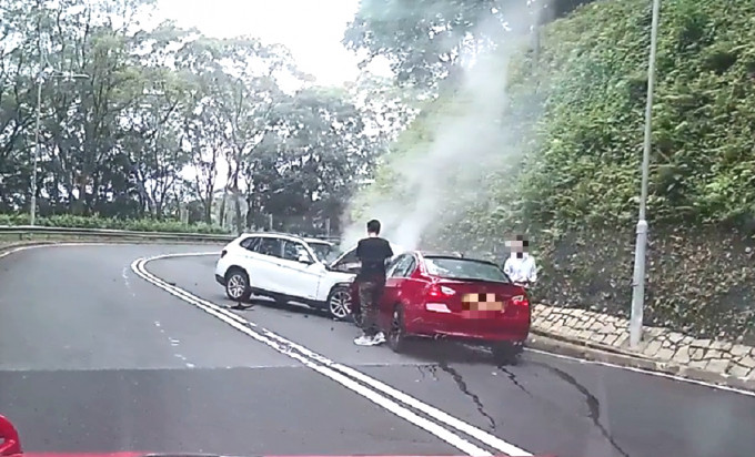 2車迎頭相撞。網民Ho Kei Chan‎ 圖片