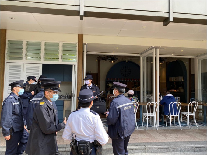 警方突擊巡查將軍澳食肆。警方圖片