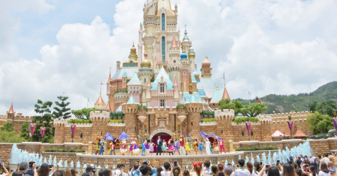香港迪士尼指总入场人次回升至280万。资料图片
