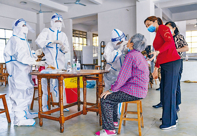 云南瑞丽市区开展全员核酸检测。