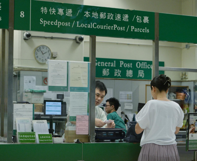 香港邮政呼吁市民尽早投寄圣诞邮件。资料图片