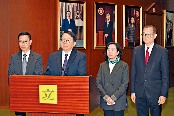 立法会第14次前厅交流会举行，政务司司长陈国基率领多名局长出席。