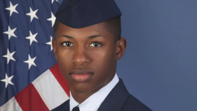 23岁非裔美国空军上等兵福特森无辜被警方射杀身亡。 美联社