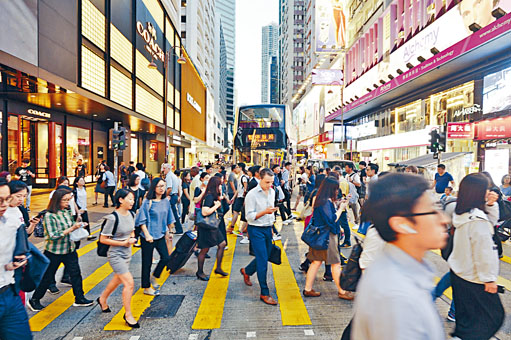 人力资源管理学会昨发表调查指，今年上半年香港整体平均雇员流失率为百分之十二点七。